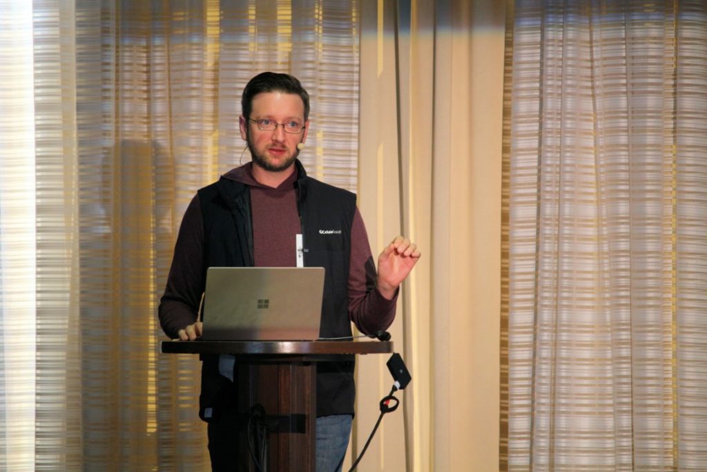 Norbert Jurkiewicz gives his views on using web stack for front end development.